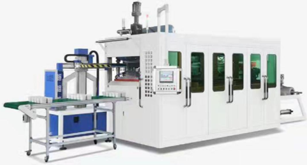 Машина для производства пластиковых стаканчиков с сервоприводом, оснащенная роботом-манипулятором