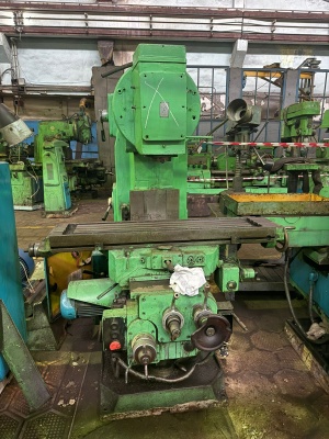 Вертикально-фрезерный станок 6р11