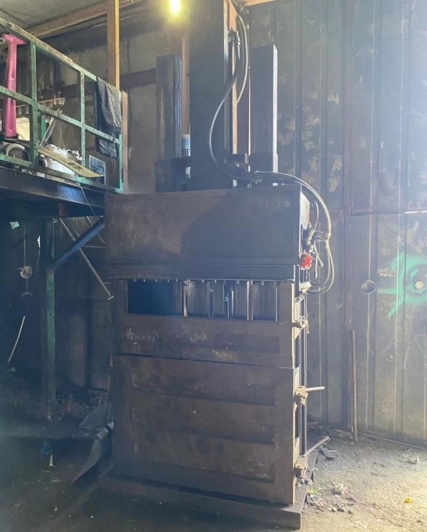 Пресс для макулатуры вертикальный