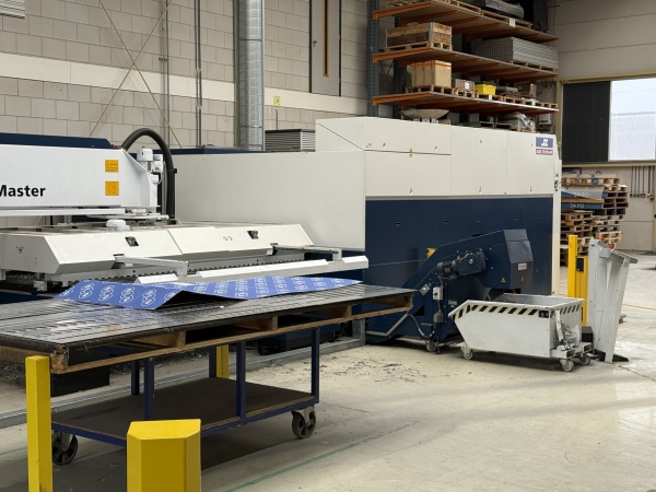 Станок лазерной резки TRUMPF - TruLaser 3030 MACH-ID 9235 Производитель: TRUMPF Тип: TruLaser 3030 Контроль: TrueTops Год выпуска: 2017