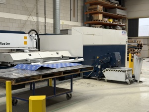 Станок лазерной резки TRUMPF - TruLaser 3030 MACH-ID 9235 Производитель: TRUMPF Тип: TruLaser 3030 Контроль: TrueTops Год выпуска: 2017