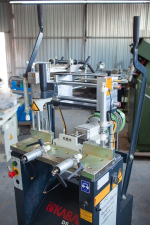 KABAN DE-4050 Копировально-фрезерный станок с 3мя фрезами под ручки