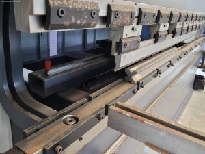 Гидравлический листогибочный пресс с ЧПУ BAYKAL APHS 31440