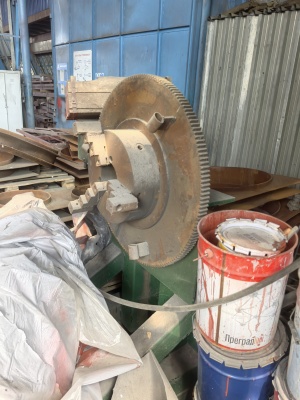 Одностоечный позиционер с роликовыми опорами и сквозным отверстием