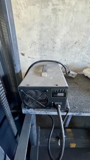 штабелёр электрический самоходный (на 1500кг)