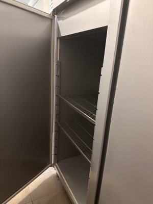 Шкаф холодильный Carboma V1400