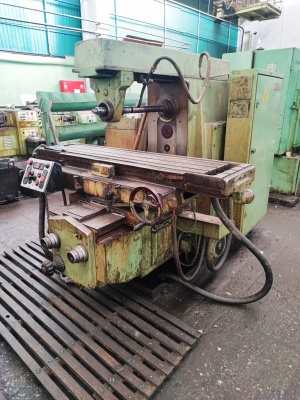 Горизонтально-фрезерный станок 6т83-1