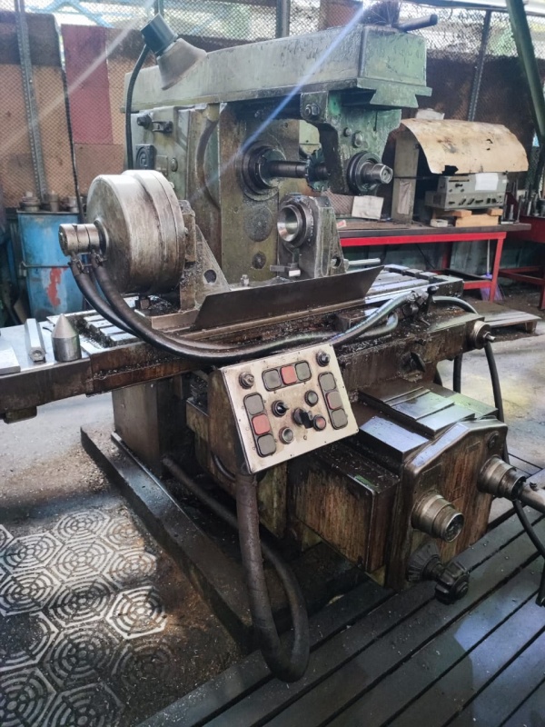 Горизонтально-фрезерный станок 6т82-1 (2244)