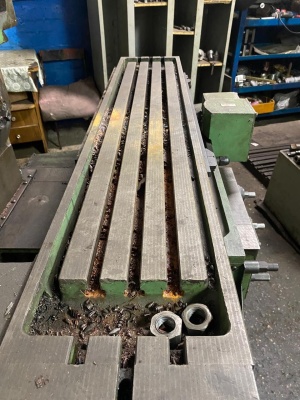 В продаже горизонтально-фрезерный станок UF1-1