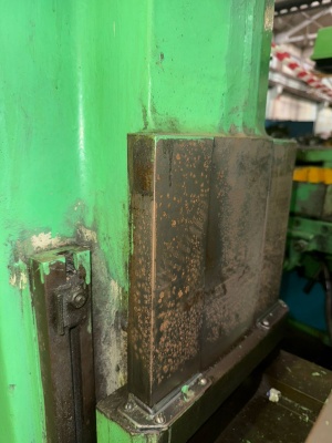 Вертикально-фрезерный станок 6р11