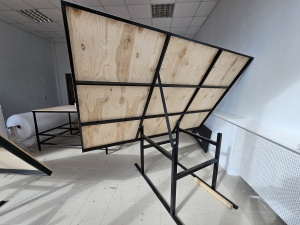 Широкие наклонные столы