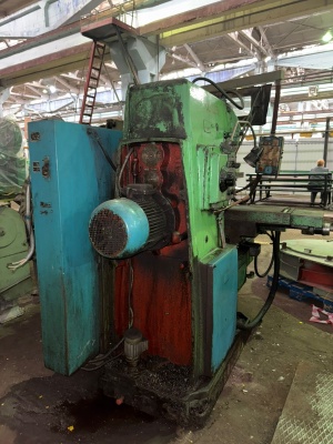 Вертикально-фрезерный станок 6т12