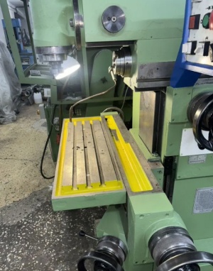 Универсально-фрезерный FUW 250 / IV