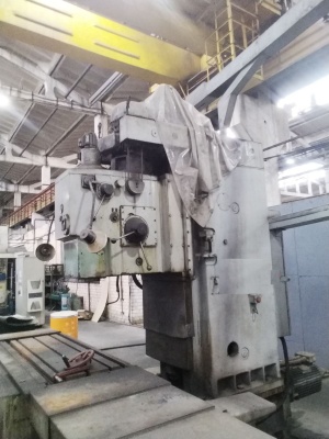 Вертикально-фрезерный станок с УЦИ 6560Ф1