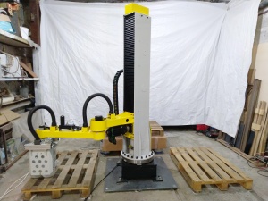 Робот (манипулятор) - укладчик ПЭТ бутылок (бутылей) с водой на паллету