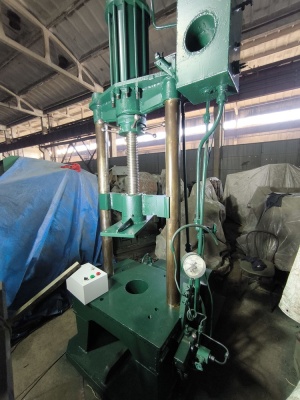 Пресс гидравлический двухстоечный