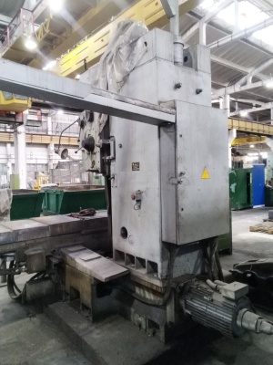 Вертикально-фрезерный станок с УЦИ 6560Ф1