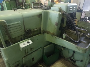 Универсальный резьбошлифовальный станок 5822