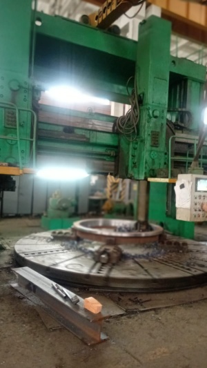 Токарно-карусельный станок 1550Ф1