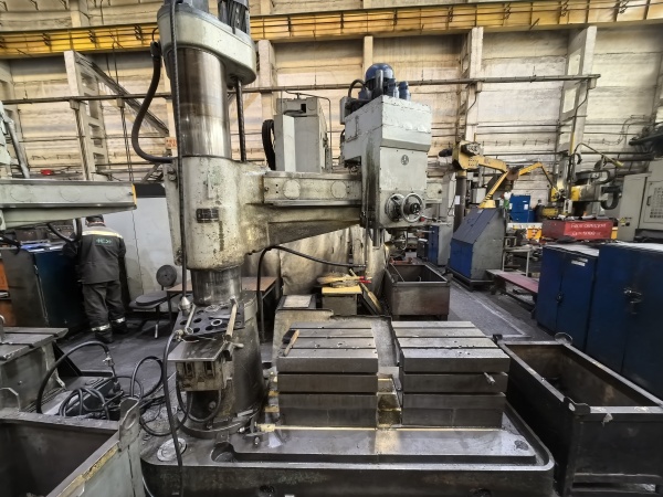 Радиально-сверлильный станок 2М55