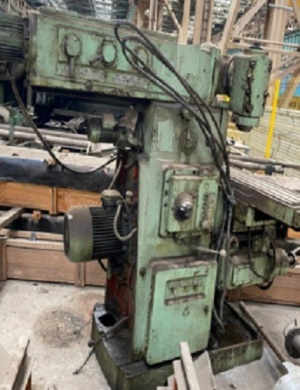 Широкоуниверсальный фрезерный станок 6Р82Ш