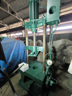 Пресс гидравлический двухстоечный