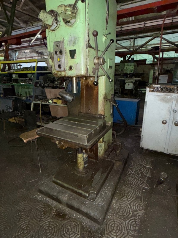 Вертикально-сверлильный станок 2Н135 (1290)