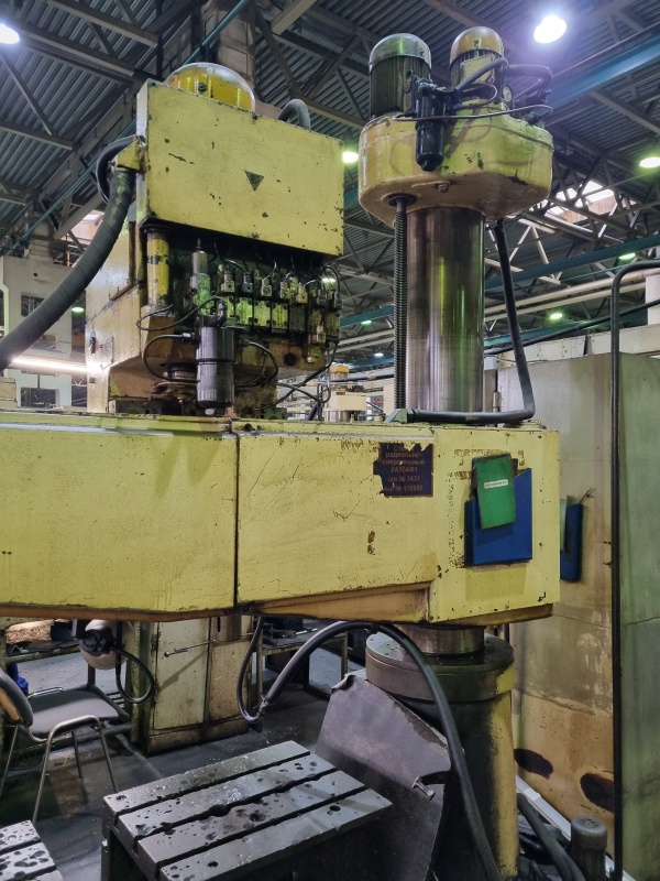 На продажу станки фрезерный FU315;токарный с ЧПУ 16Б16;Круглошлифовальный 3М161ВФ1;Радиально-сверлильный 2А554Ф1