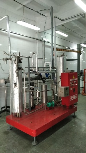 Линия фасовки газированных напитков формат 0,5-1,0-1,5 литра ПЭТ в хорошем рабочем состоянии (без упаковщика)