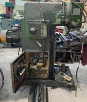 Вертикально-фрезерный станок 6Р12