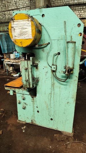 Ножницы гильотинные на 3121 12 х2000 мм