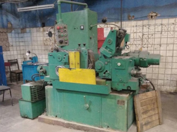 Круглошлифовальный бесцентровый станок 3М182