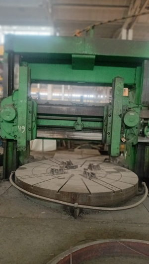 Токарно-карусельный станок 1М557