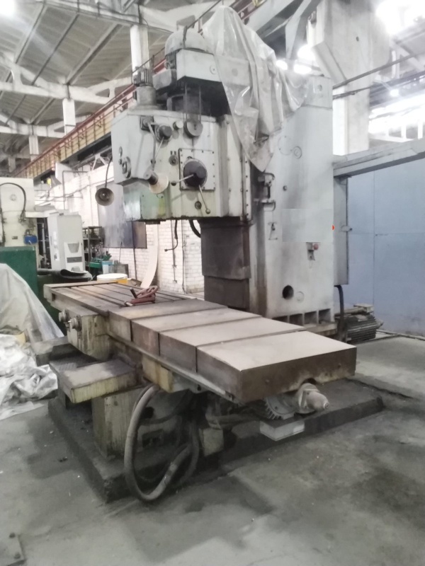 Вертикально-фрезерный станок с УЦИ 6560Ф1