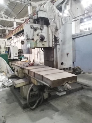 Вертикально-фрезерный станок с УЦИ 6560Ф1