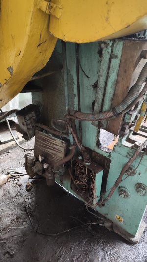 Ножницы гильотинные на 3121 12 х2000 мм