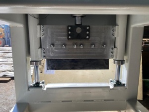 Гильотина для предварительного измельчения отходов производства