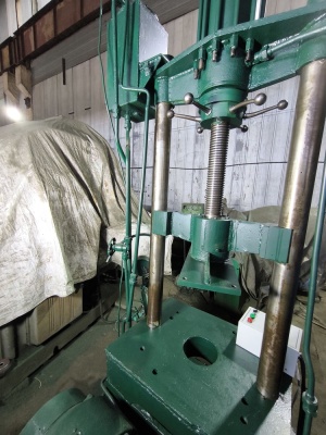 Пресс гидравлический двухстоечный