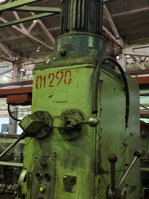 Вертикально-сверлильный станок 2Н135 (1290)