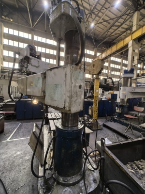 Радиально-сверлильный станок 2М55