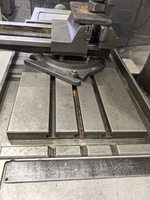 Вертикально-фрезерный станок с ЧПУ МА655У1