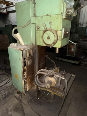 Вертикально-сверлильный станок 2Н135 (1457)