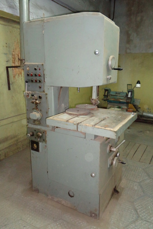 Вертикальный ленточнопильный станок 8Б531