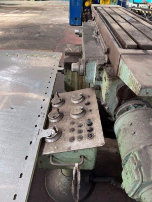 вертикально фрезерные станки 6М13ГН-1 с ЧПУ - 4шт