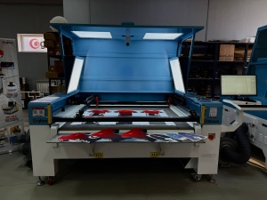 Конвейерный раскройный лазерный комплекс GBOS GH1812TT-AT-SCCD для рулонных материалов с определением контура цифровой печати