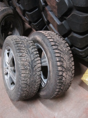 Комплект колес R15 (шипованные шины + диски)