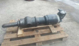 Гидромолот для экскаватора-погрузчика и экскаватора