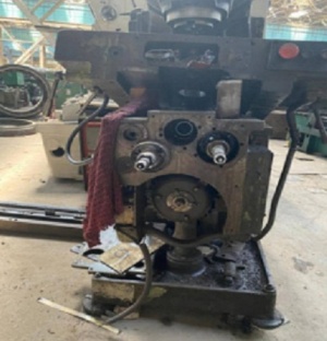 Вертикально-фрезерный станок 6Р12