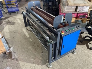 Разматыватель рулонных материалов с электроприводом