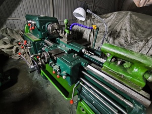 Универсальный токарно-винторезный станок 1А616